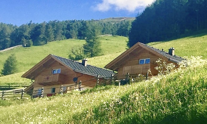 Heiligenblut Ski Chalet | Apartment Bergkristall in the Chalet Magda-Lena in a sunny panoramic position