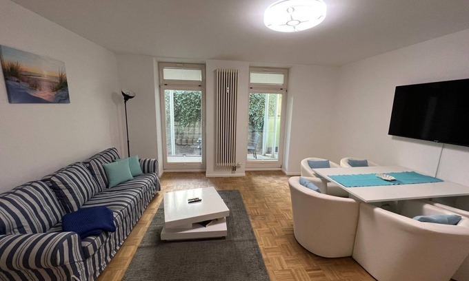 Rostock Apartment | Apartment Bernstein - Ferienwohnung Bernstein Ruhig mit Garten