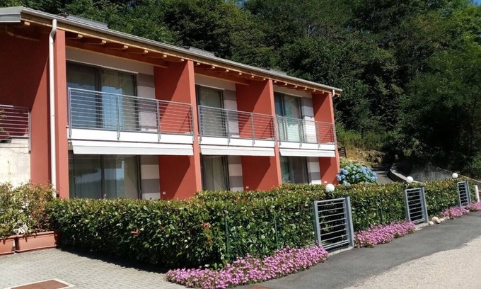 Pella Apartment | Apartment "Blue" in the house with lake view, parking and private beach