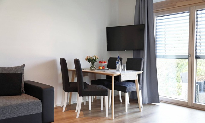 Harburg Apartment | Apartment 'Burgblick' with Private Terrace, Private Garden and Wi-Fi
