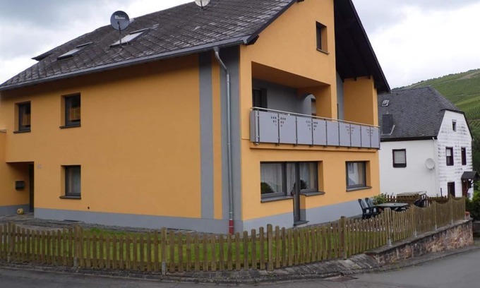 Dhron Apartment | Apartment by the forest