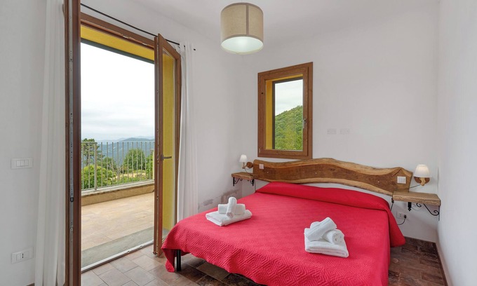 Zignago Apartment | Apartment 'Camera 2' with Mountain View, Private Terrace and Wi-Fi