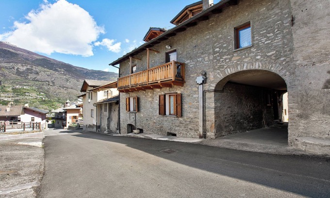 Pila Apartment | Apartment "Caratteristico e Accogliente" with Mountain View