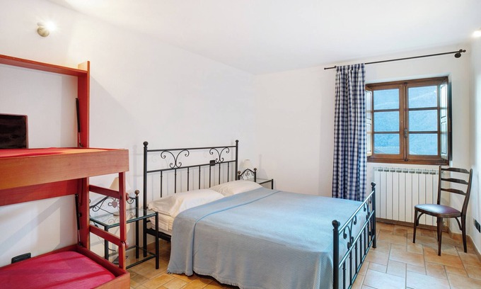 Rezzo Apartment | Apartment 'Casa Azzurra - Sciu´pepin' with Private Garden, Balcony and Wi-Fi