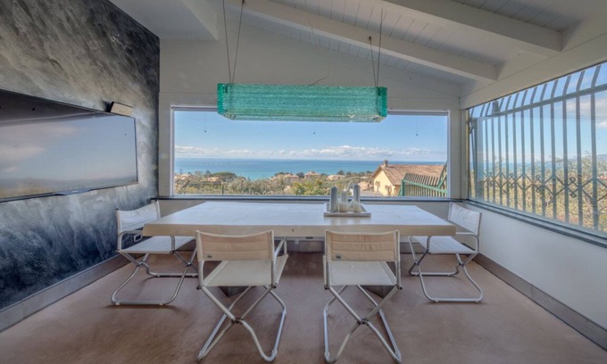 Lavagna Apartment | Apartment Casa Lorenzo with Sea View, Shared Garden, A/C and Wi-Fi
