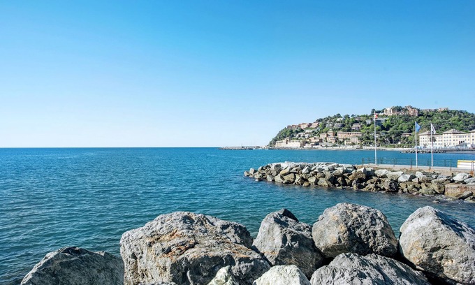 Arenzano Apartment | Apartment 'Casa Luciano' with Balcony and Wi-Fi