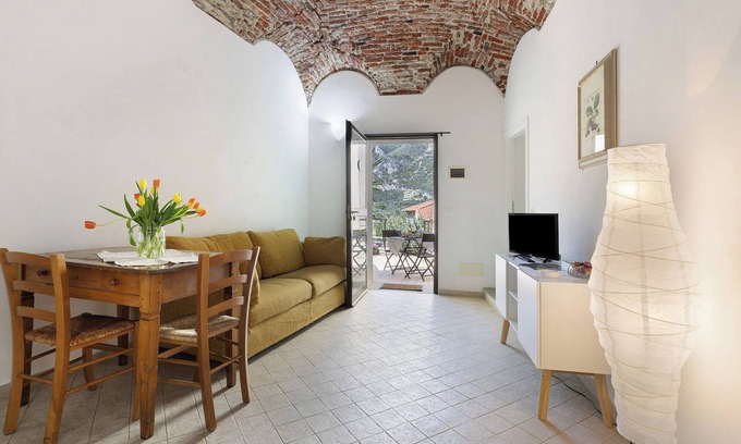 Toirano Apartment | Apartment 'Ciliegio Agriturismo La Ferla' with Private Terrace and Air Conditioning