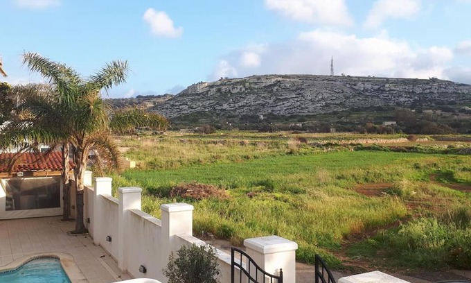 Bahar ic-Caghaq Apartment | apartment close to beach and stJulians