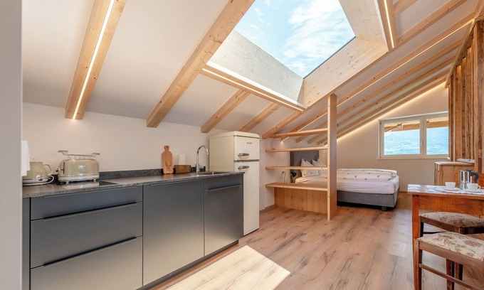 Tramin Apartment | Apartment 'Das Hubertus Suite Hubertus' with Mountain View, Sauna and Air Conditioning