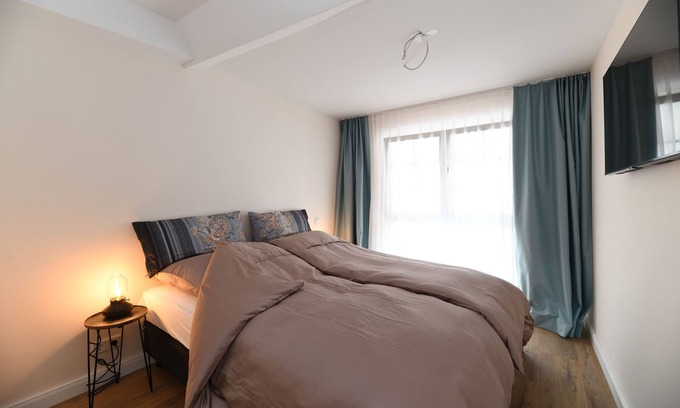 Heppenheim Apartment | Apartment 'Das Schiefe Haus Whg Weinlage' with Wi-Fi