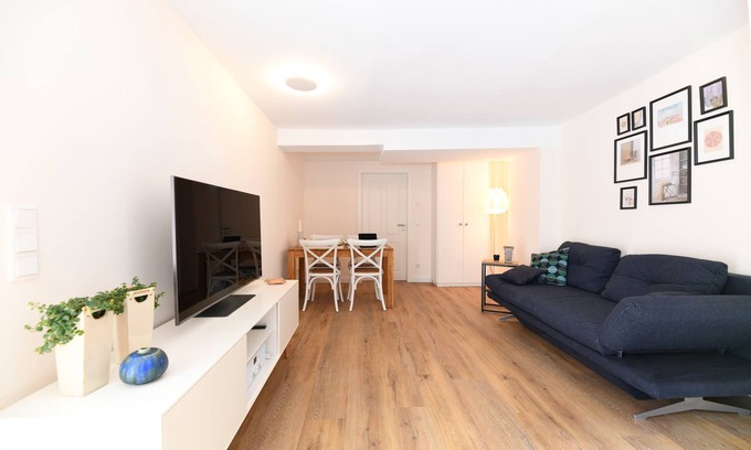 Heppenheim Apartment | Apartment 'Das Schiefe Haus Whg Festspiele' with Wi-Fi