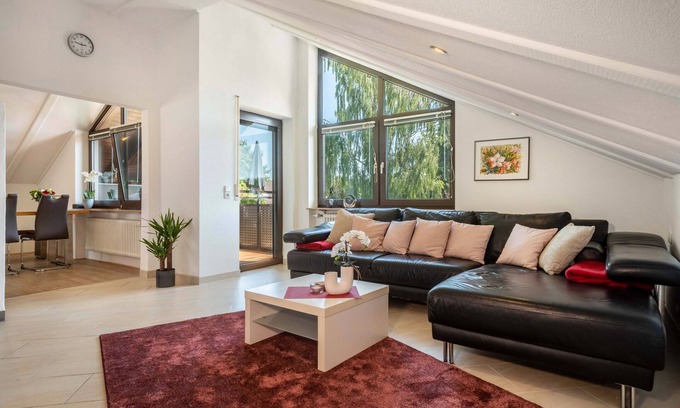Aulendorf Apartment | Apartment 'Siebert' with Balcony and Wi-Fi