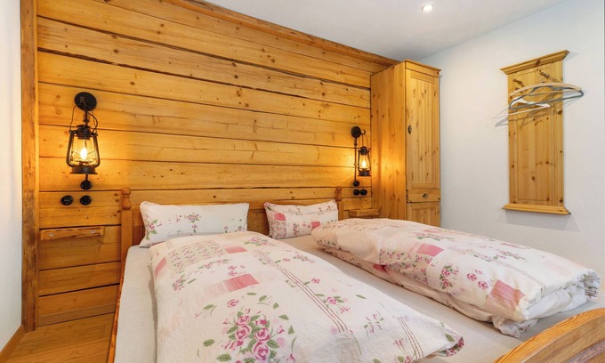 Haslach im Kinzigtal Apartment | Apartment 'Ferienwohnung 1' with Mountain View, Shared Terrace and Wi-Fi