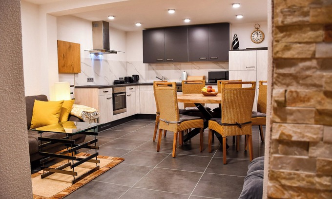 Haslach im Kinzigtal Apartment | Apartment 'Ferienwohnung Dina' with Private Terrace, Balcony and Wi-Fi