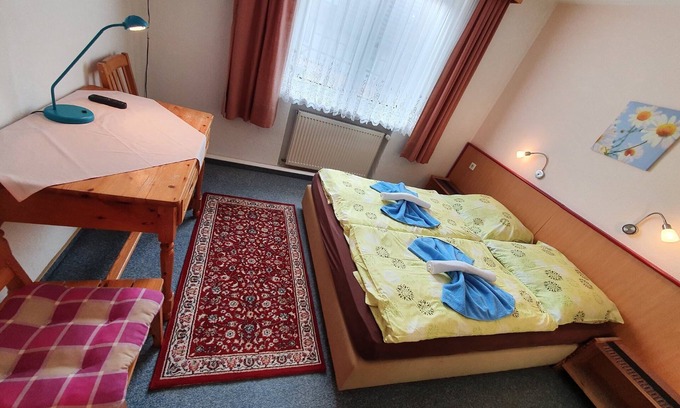 Gebersdorf Apartment | Apartment 'Landhaus Sorbitzgrund' with Mountain View, Shared Terrace and Wi-Fi