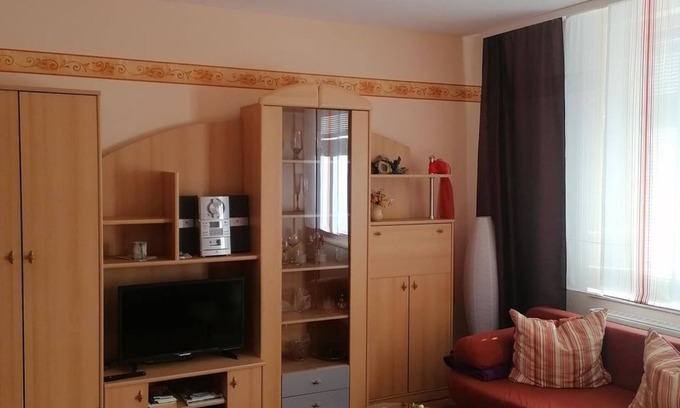 Plauen Apartment | Apartment DG, shower, WC, living room/bedroom - Ferienwohnungen Hochmuth