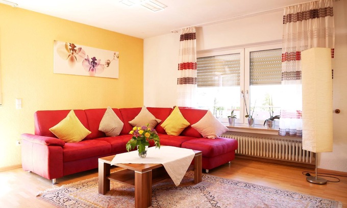 Ringsheim Apartment | Apartment 'Die Große Ferienwohnung' with Shared Garden, Wi-Fi and Air Conditioning
