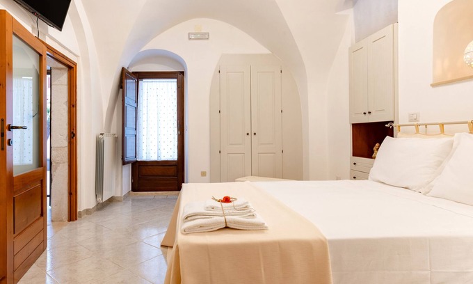 Centro Storico Apartment | Apartment 'Dimora Elio, Civico 46' with Wi-Fi
