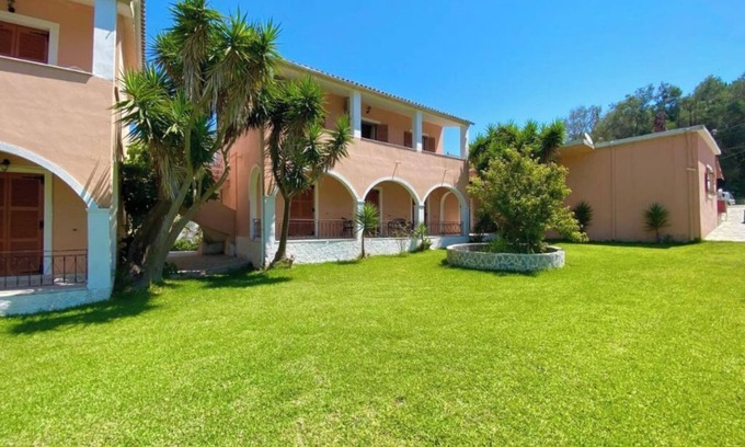Agios Georgios Pagon Apartment | Apartment Dora Pagoi 2 with Mountain View, Shared Garden & Wi-Fi