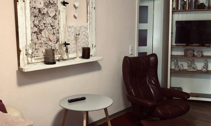 Sababurg Apartment | Apartment 'Dornröschenstube' with Shared Garden, Balcony and Wi-Fi