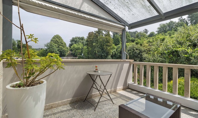 Melgaco Apartment | Apartment 'Dos Amores' with Lake View, Wi-Fi and Air Conditioning