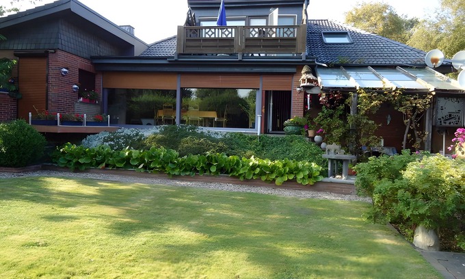 Altenwalde Apartment | Apartment 'Drescher' with Shared Garden, Balcony and Wi-Fi