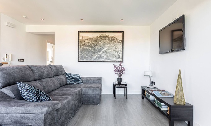 Port de Sagunt Apartment | Apartment 'El Pisito De Gemma' with Balcony, Wi-Fi and Air Conditioning