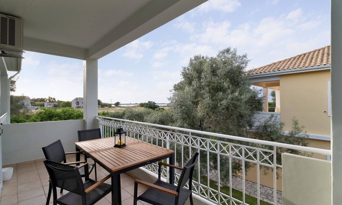 Agios Ioannis Apartment | Apartment 'Elaia 1' with Sea View, Wi-Fi and Air Conditioning