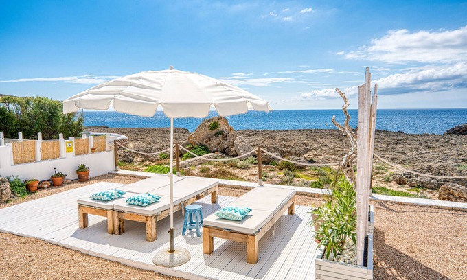 Cala Blanca Apartment | Apartment 'Mar I Vent' with Sea View, Private Terrace and Wi-Fi