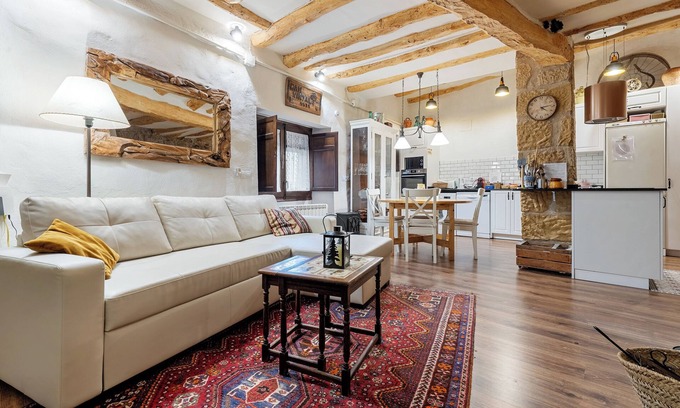 La Pobla de Cervoles Apartment | Apartment 'Can Vinyals 1979' with Balcony and Wi-Fi