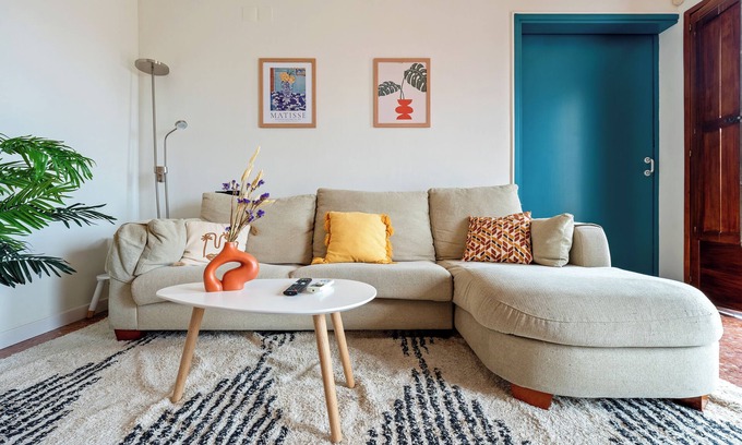 San Sadurni Apartment | Apartment 'Encantador Loft' with Mountain View, Wi-Fi and Air Conditioning