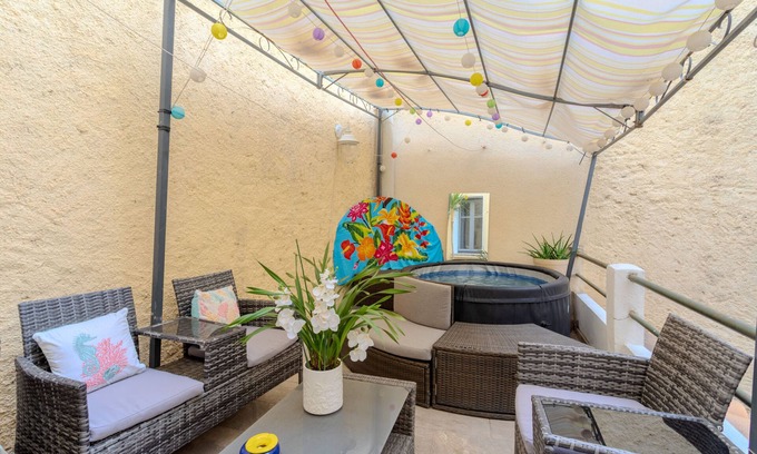 Rivesaltes Apartment | Apartment 'Esprit Tahiti' with Wi-Fi