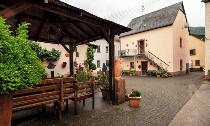 Minheim Apartment | Apartment 'Eulennest 1' with Private Terrace and Wi-Fi