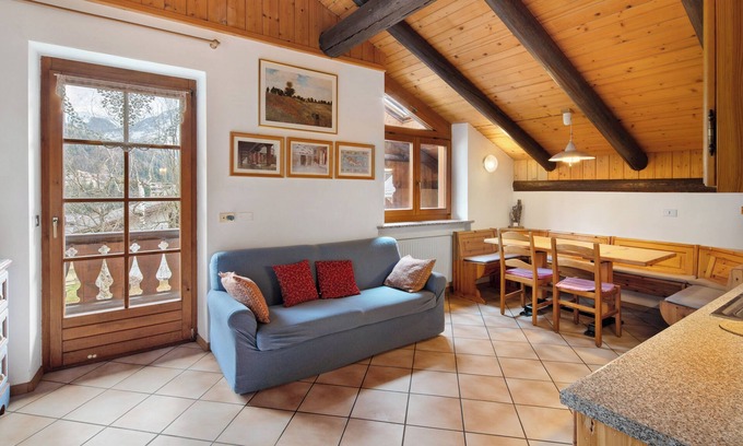 Soraga Apartment | Apartment 'Eveis' with Mountain View, Wi-Fi and Air Conditioning