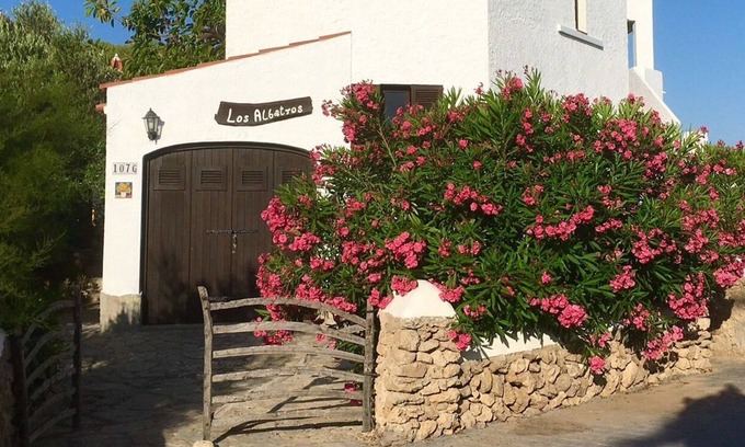 Punta Grossa Apartment | Apartment Fucsia in charming villa, 2 minutes from the beach