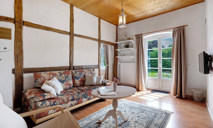 Schlagsdorf Apartment | Apartment 'Fachwerkzimmer' with Shared Garden and Wi-Fi