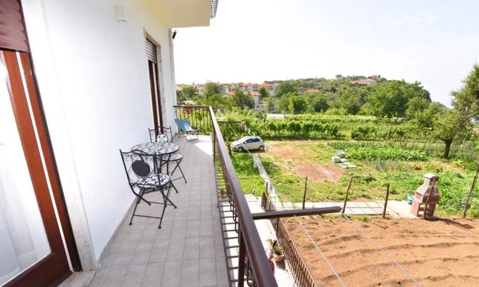 Bomerano Apartment | Apartment 'Familiare A Due Passi Dal Sentiero Degli Dei' with Sea View, Wi-Fi and Air Conditioning