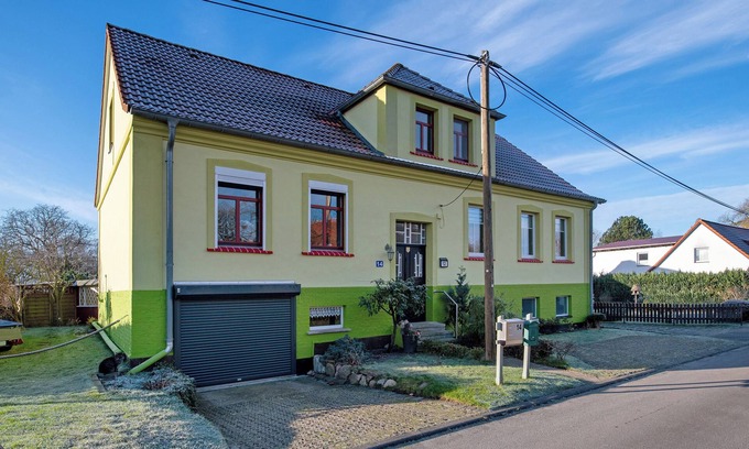 Kenz-Kustrow Apartment | Apartment 'Familienfreundliche' with Private Garden and Wi-Fi