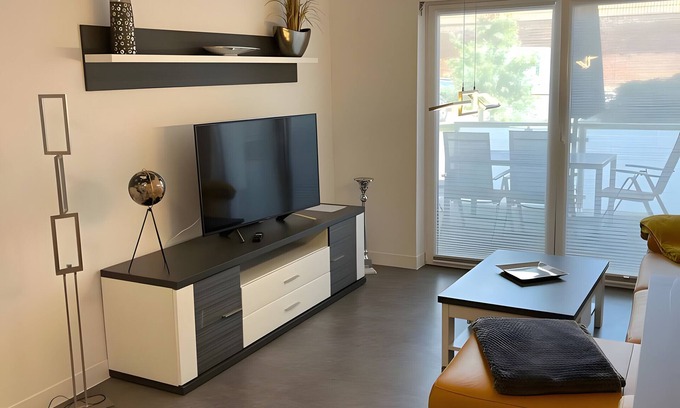 Schonebeck Apartment | Apartment 'Ferienwohnung 13' with Private Terrace and Wi-Fi