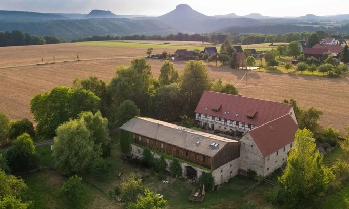 Rathmannsdorf Apartment | Apartment 'Ferienwohnung Galerie' with Mountain View and Private Garden