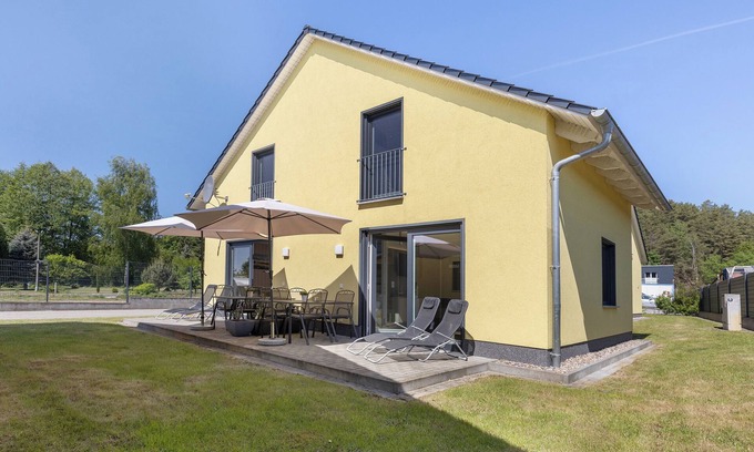 Joachimsthal Apartment | Apartment 'Ferienwohnung 3' with Shared Garden and Wi-Fi