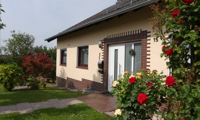 Niedenstein Apartment | Apartment 'Ferienwohnung Sigrun' with Shared Terrace, Shared Garden and Wi-Fi