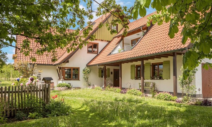 Rothkreuz Apartment | Apartment “Ferienwohnung Hahn” near Lake Constance with Wi-Fi, Balcony & Garden
