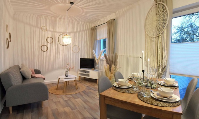 Oberlind Apartment | Apartment 'Ferienwohnung Sonneberg' with Private Terrace and Wi-Fi