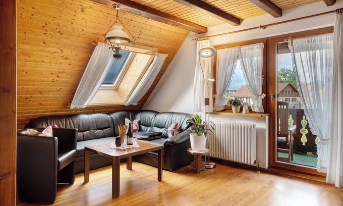 Breitnau Apartment | Apartment 'Ferienwohnung Abendrot' with Mountain View, Shared Garden and Wi-Fi