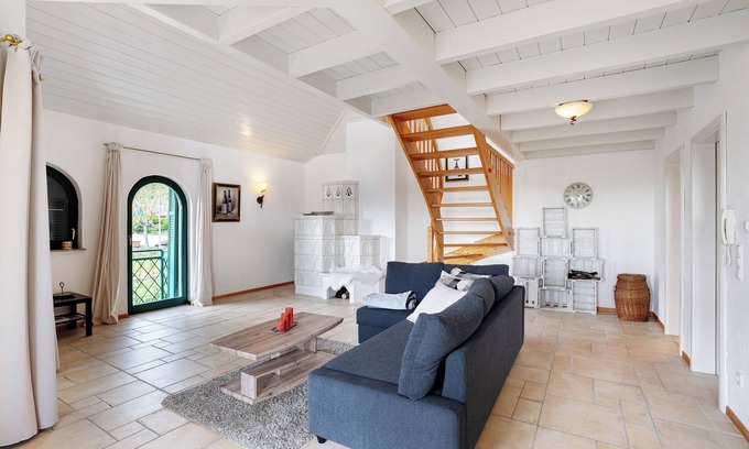 Eschbach Apartment | Apartment 'Ferienwohnung Weingut Löwenthal' with Mountain View, Balcony and Wi-Fi