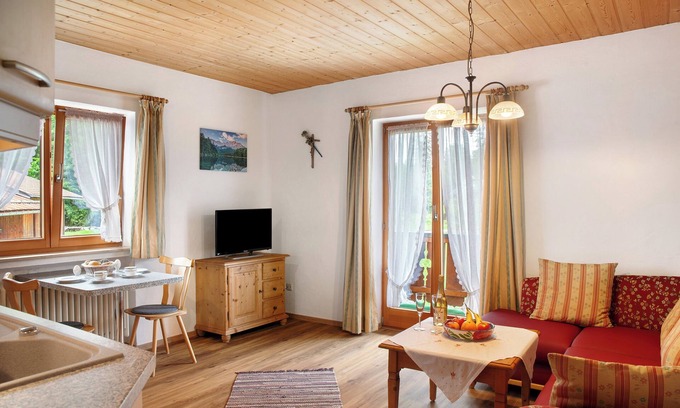 Obergrainau Apartment | Apartment 'Ferienwohnung Zugspitze' with Mountain View, Balcony and Wi-Fi