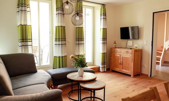 Monchsondheim Apartment | Apartment 'Ferienwohnung Kammer' with Private Terrace, Shared Garden and Wi-Fi