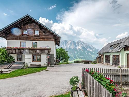 Oeblarn Apartment | Apartment Ferienwohnung Grimmingblick by Interhome