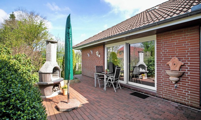 Leck Apartment | Apartment 'Ferienwohnung Martina' with Private Terrace, Shared Garden and Wi-Fi